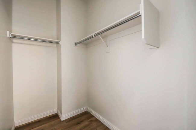 Building Photo - Shadowbrook Springs