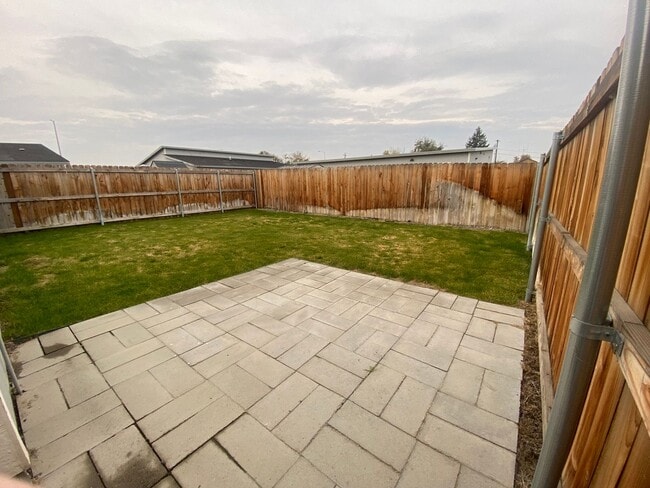 Building Photo - Modern 3 Bedroom, 2 Bathroom Townhouse for...