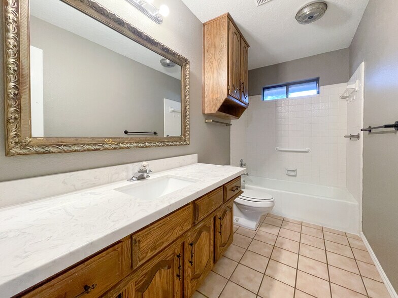 Building Photo - 7104 Churchill Cir