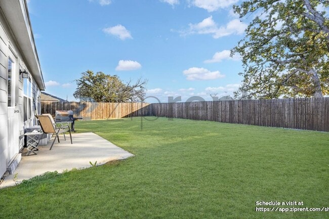 Building Photo - 2301 Vlg Crk Ln