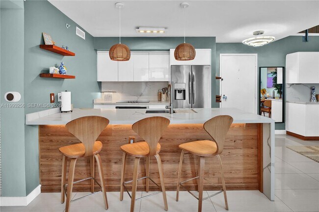 Building Photo - 1111 SW 1st Ave