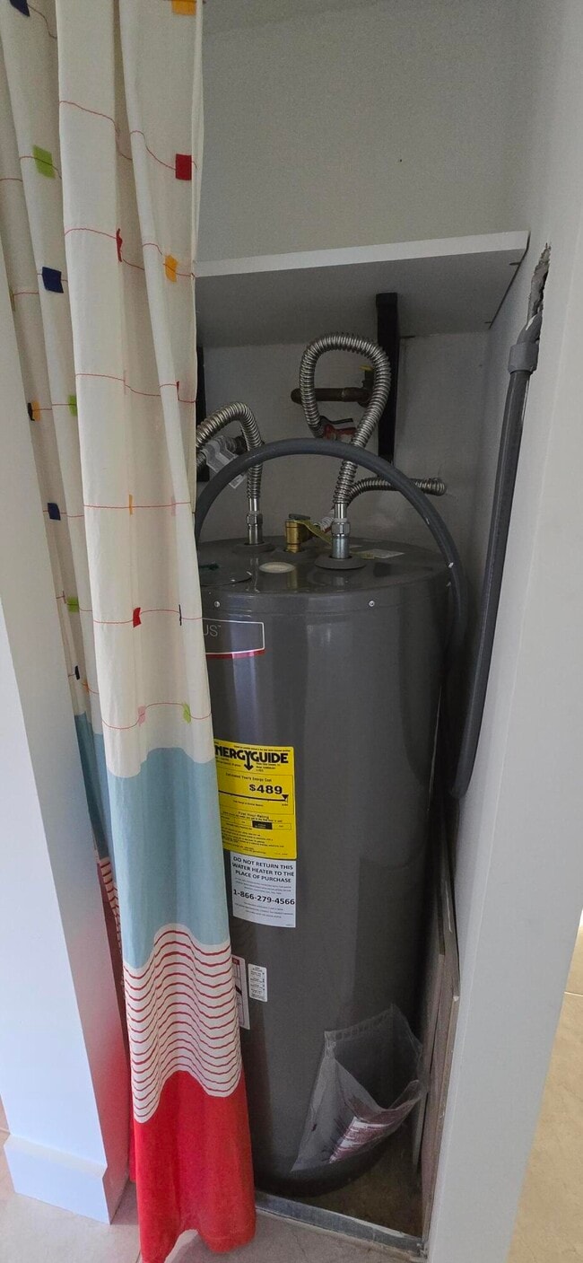 Building Photo - 3300 N Palm Aire Dr