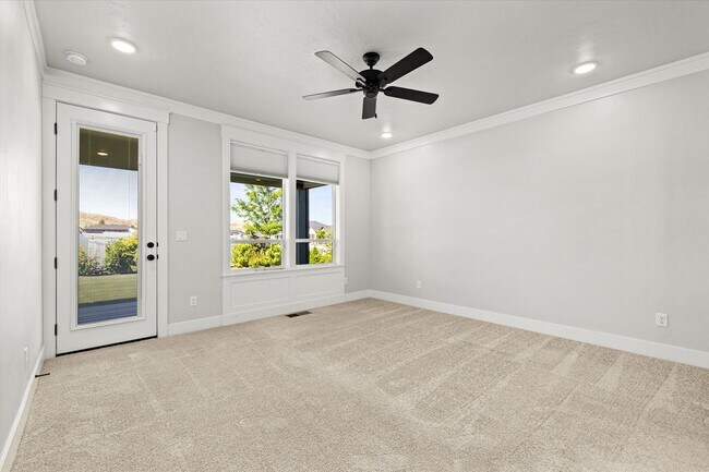 Building Photo - Luxury 4-Bedroom Home for Rent in Dry Cree...