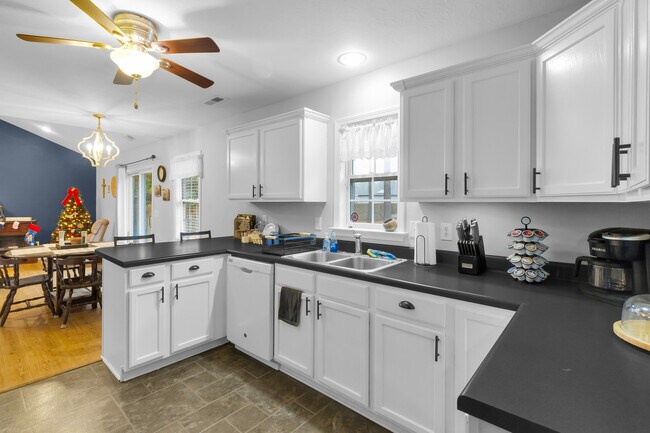 Building Photo - 158 Oakley Dr