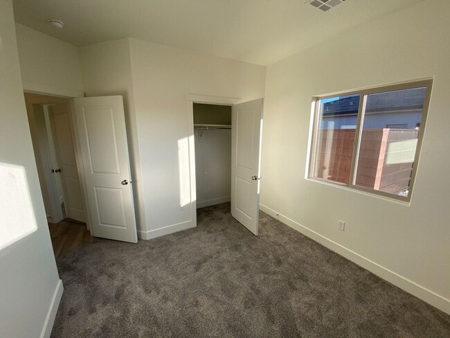 Building Photo - Beautiful 3 Bedroom Single Level Home in S...