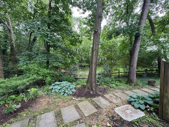 Building Photo - 3818 Vermont Ct
