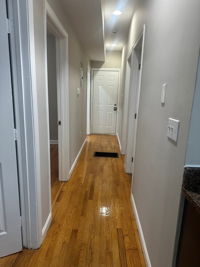 Building Photo - 68 Bellevue St