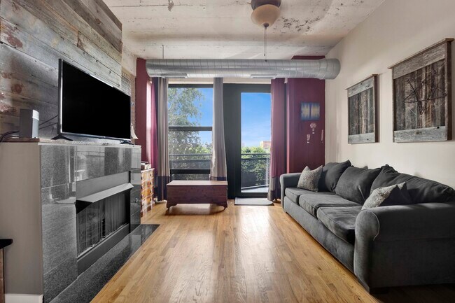 Building Photo - 1071 W 15th St