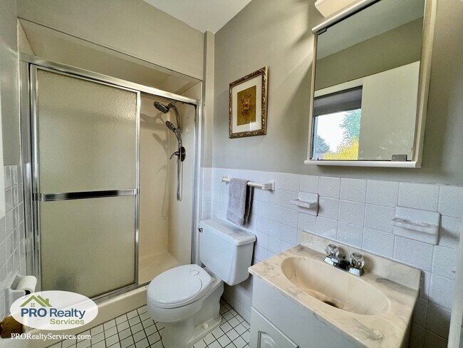 Building Photo - Recently Remodeled 4 Bedroom Home