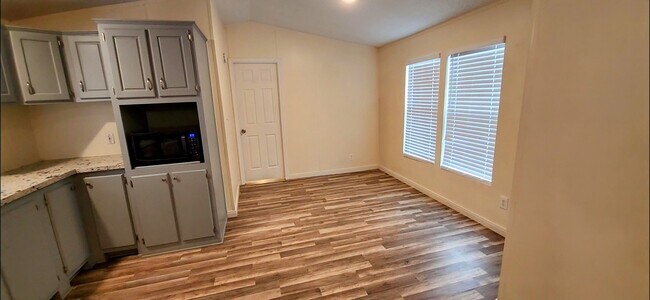 Building Photo - 2555 Lee Turner Rd