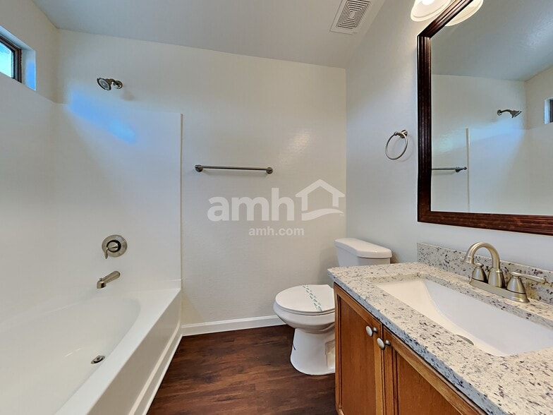 Building Photo - 14920 N 172nd Ln