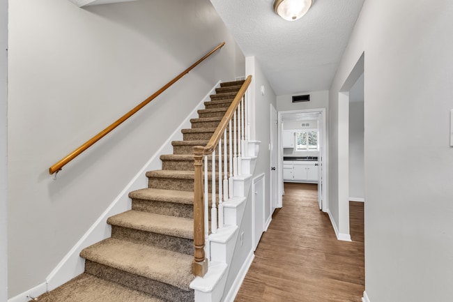 Building Photo - 2 Bedroom Walking Distance to NCSU!