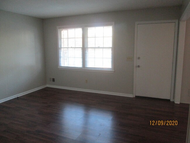 Building Photo - 2 bedroom 1 bath duplex off of Broad River Rd