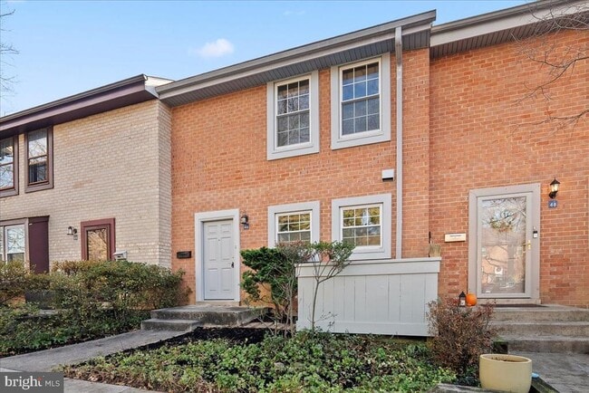 Building Photo - 2146 Golf Course Dr