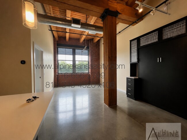 Building Photo - River Market Loft, Secured Parking