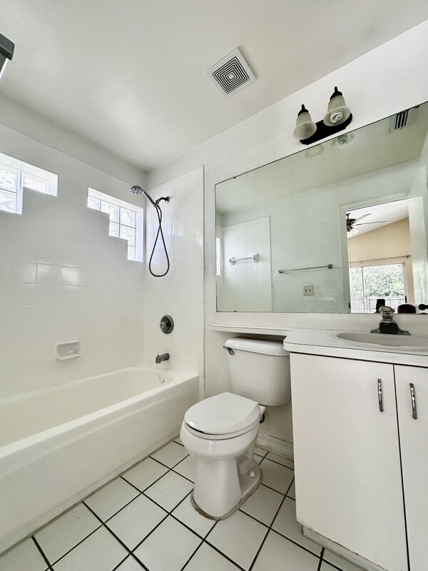 Building Photo - 9606 Chandon Dr