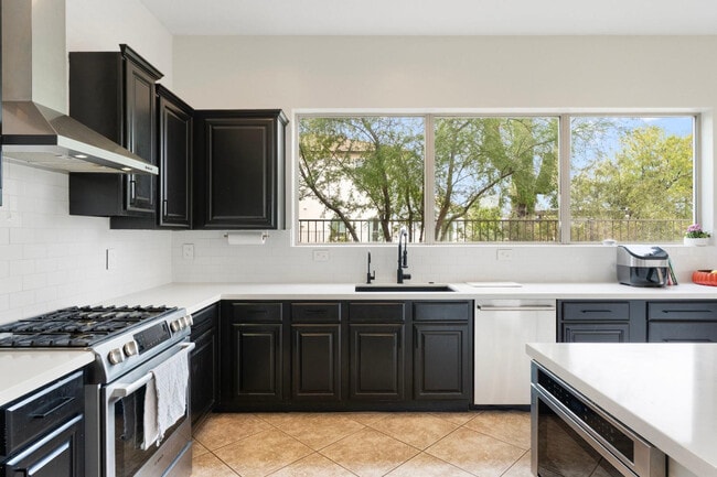 Building Photo - 5404 E Lonesome Trail