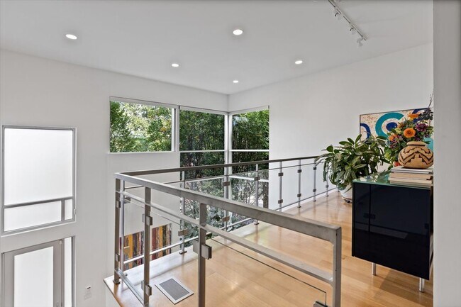 Building Photo - 1823 W Race Ave