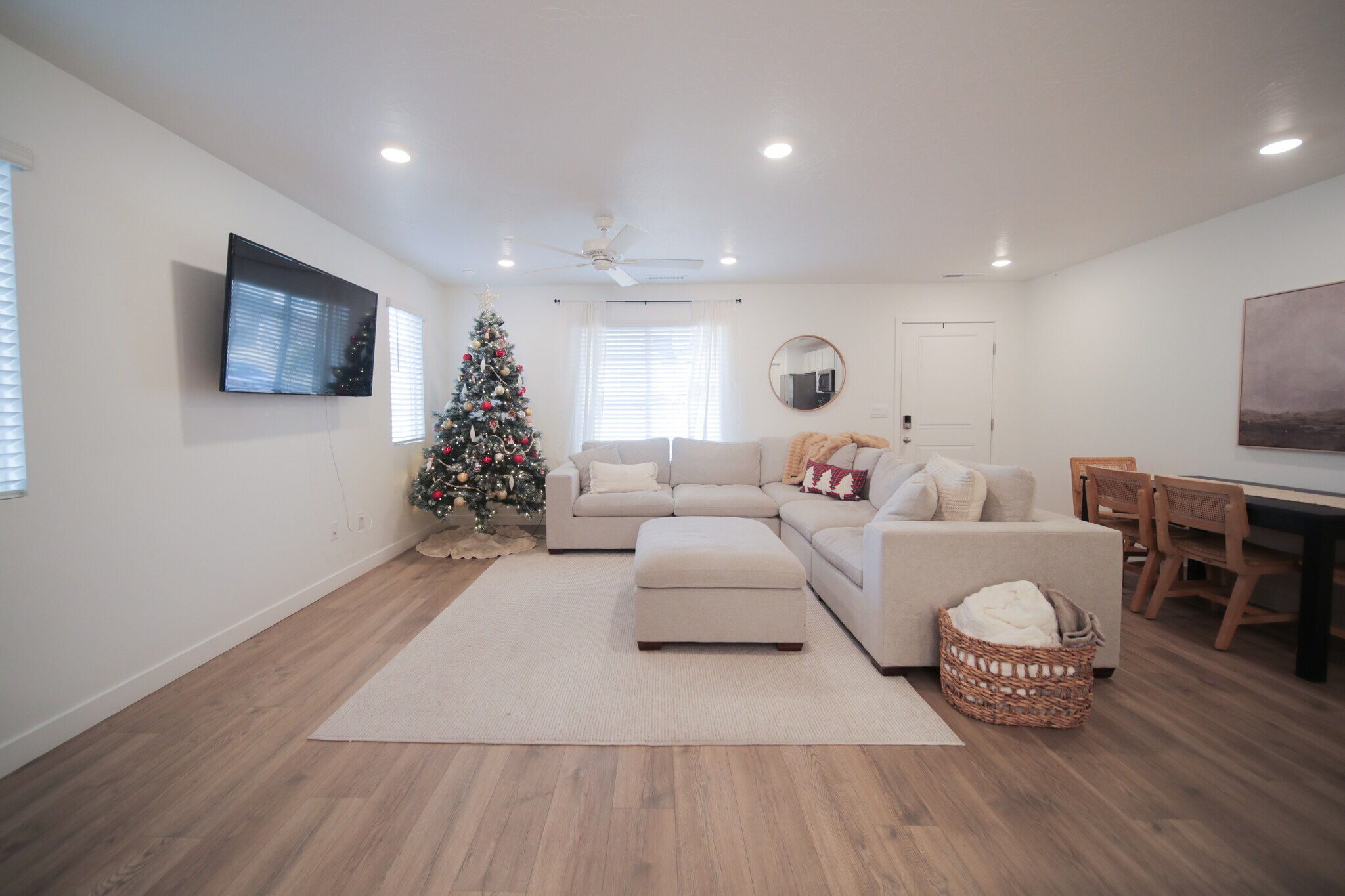 Building Photo - 1737 S Devils Garden Ln