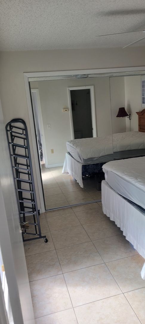 Building Photo - Furnished or Unfurnished 1 Bed Steps from Mad Beach