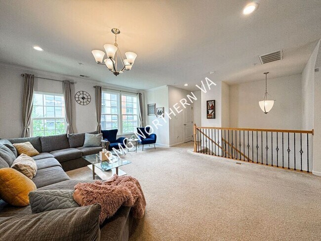 Building Photo - 3190 Yeager Dr