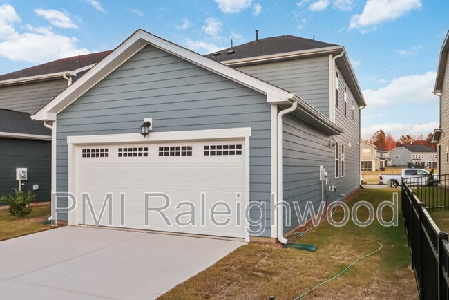 Building Photo - 304 Canyon Spring Trl