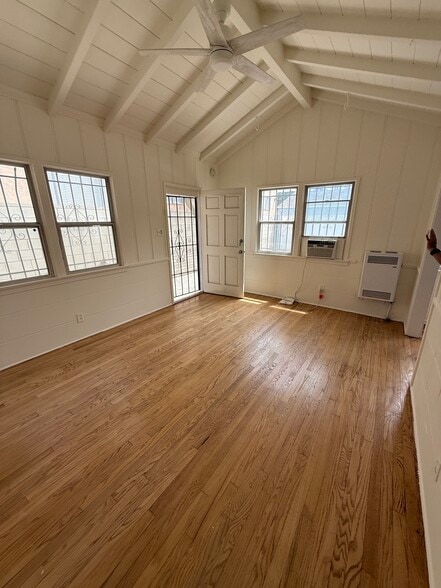 Living Room - 920 N Hayworth Ave