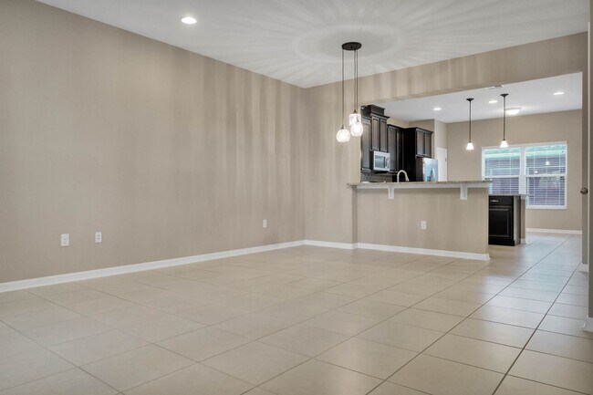 Building Photo - AVAILABLE NOW! 3/2.5/2 townhome close to H...