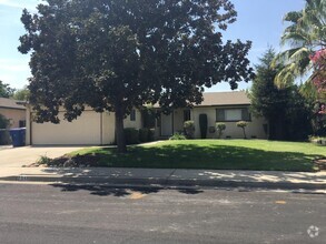 Building Photo - 2548 Ezie Ave