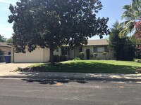 Building Photo - 2548 Ezie Ave