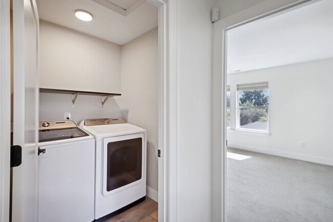 Building Photo - DESIRABLE CRESTON-KENILWORTH / CORNER LOT, LUXURY 4 BEDROOM, TWO EN-SUITES W/FULL BATHS