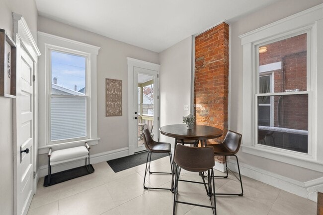 Building Photo - Executive Furnished Rental in Olde Towne East