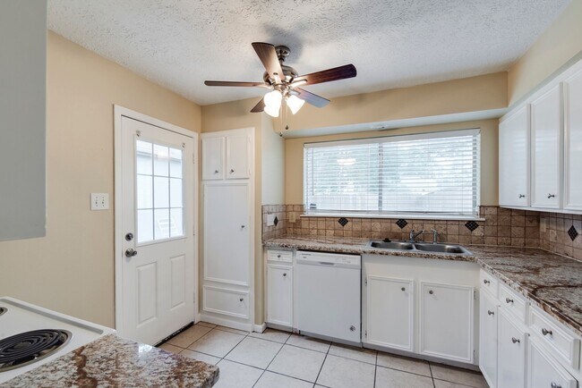 Building Photo - 5046 Spring Forest Dr