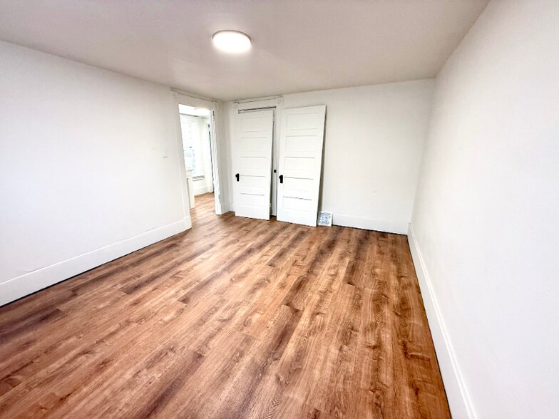 Building Photo - 341 N 6th Ave