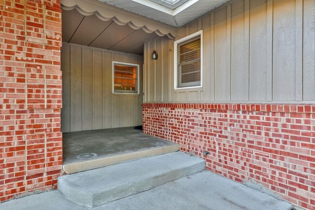 Building Photo - Coming available in February!