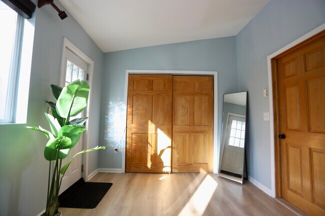 Building Photo - 14 Sterling Rd