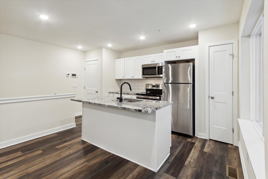 Building Photo - 1330 N 15th St