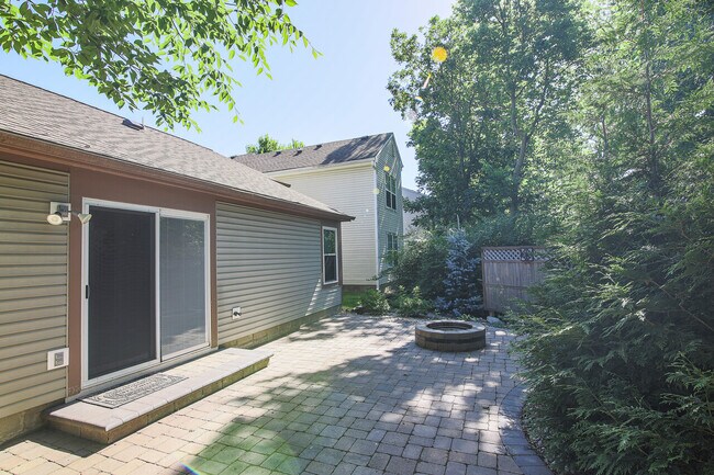 Building Photo - The Gardens North