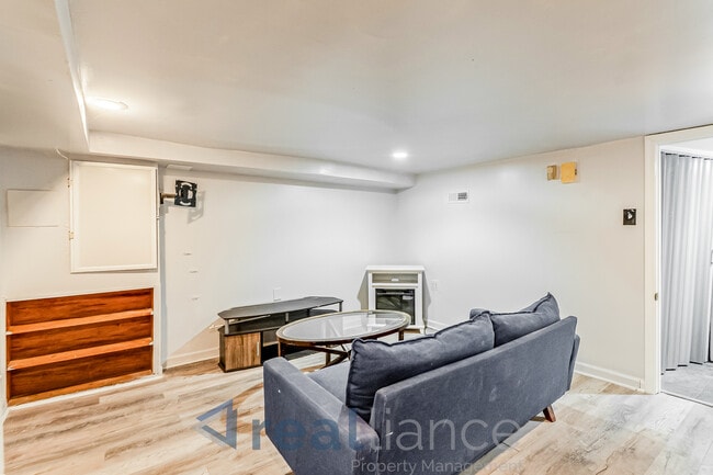 Building Photo - 2302 E St NE