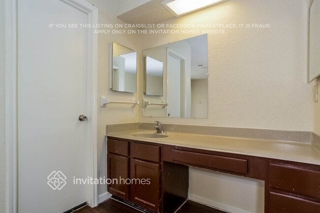 Building Photo - 6946 Maple Fox Dr