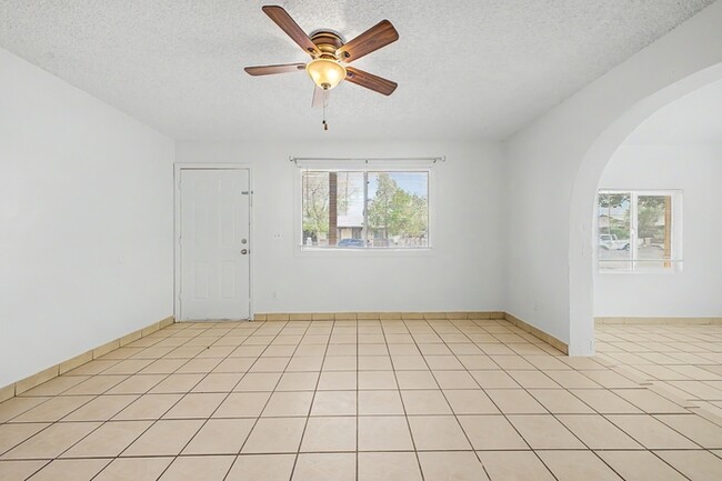 Building Photo - 3 bedroom home!
