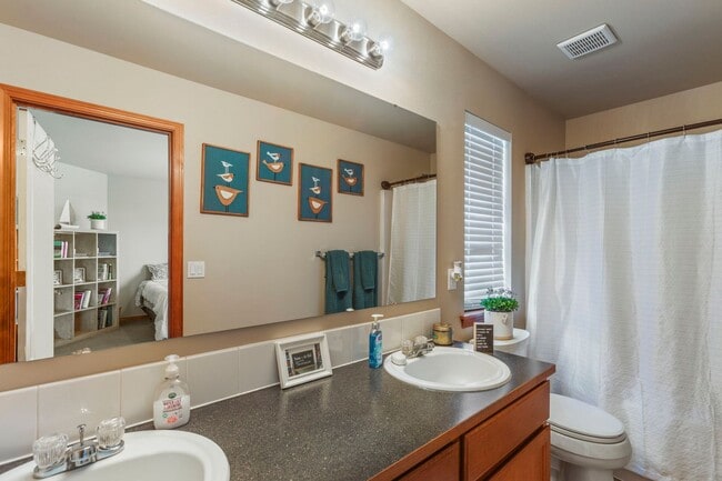Building Photo - Beautiful 3-bed/2-bath Orting Home in Rive...