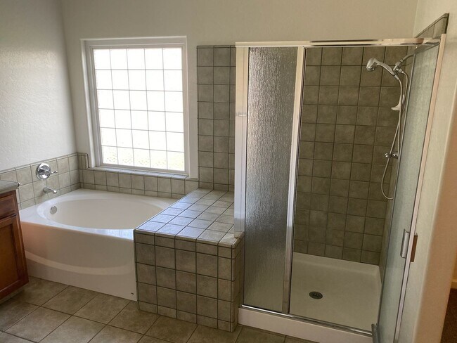 Building Photo - 2022 Muscat Ave