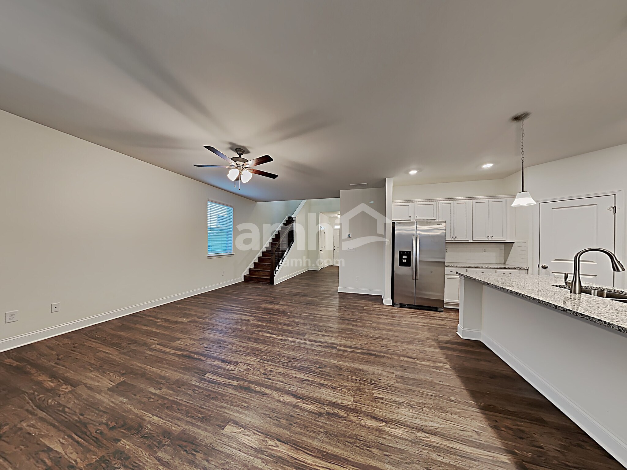 Building Photo - 5280 Valley Dr