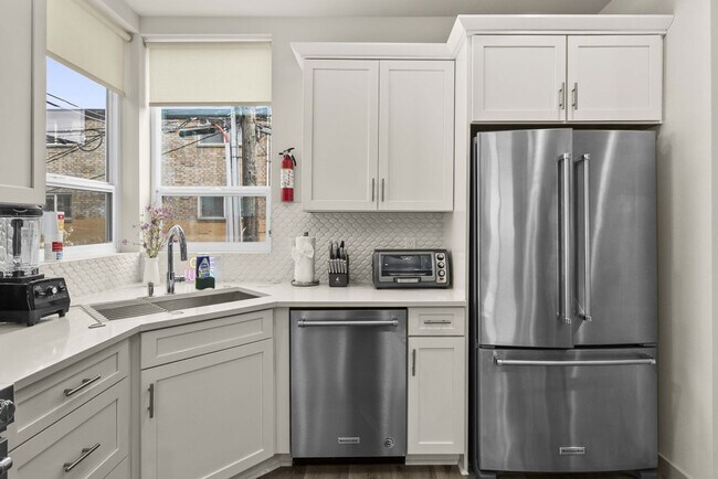 Building Photo - 5210b Brooklyn Ave NE