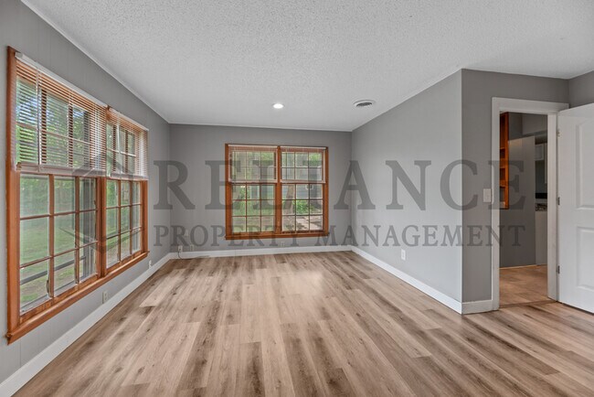 Building Photo - 6114 E Rockwood Rd