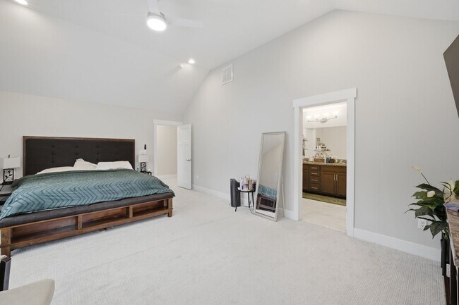 Building Photo - Welcome to this beautiful 4 Bedroom, 2.5 bathroom home nestled in a quiet community in Suffolk!