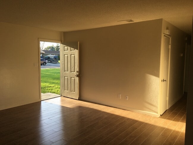 Building Photo - House