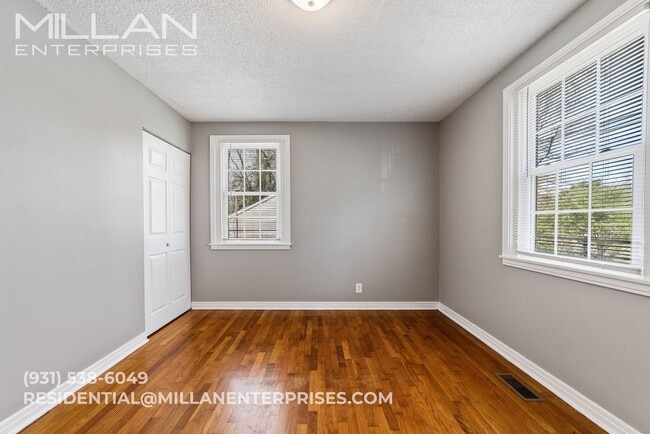 Building Photo - Great Location with Easy Access to Fort Campbell & Downtown