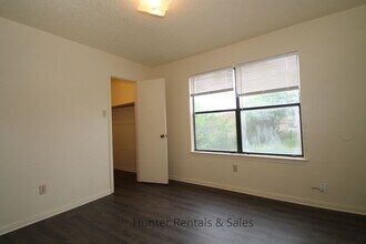 Building Photo - Two-Story Delight!